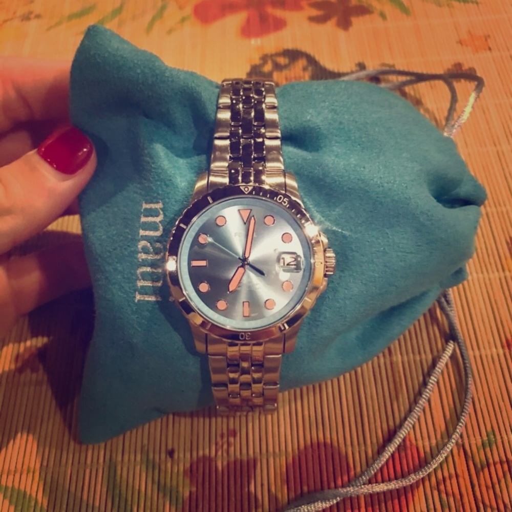 Women’s Fossil Watch (new)
